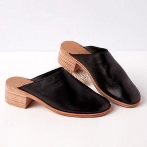 St Agni Berta Mule Black Leather